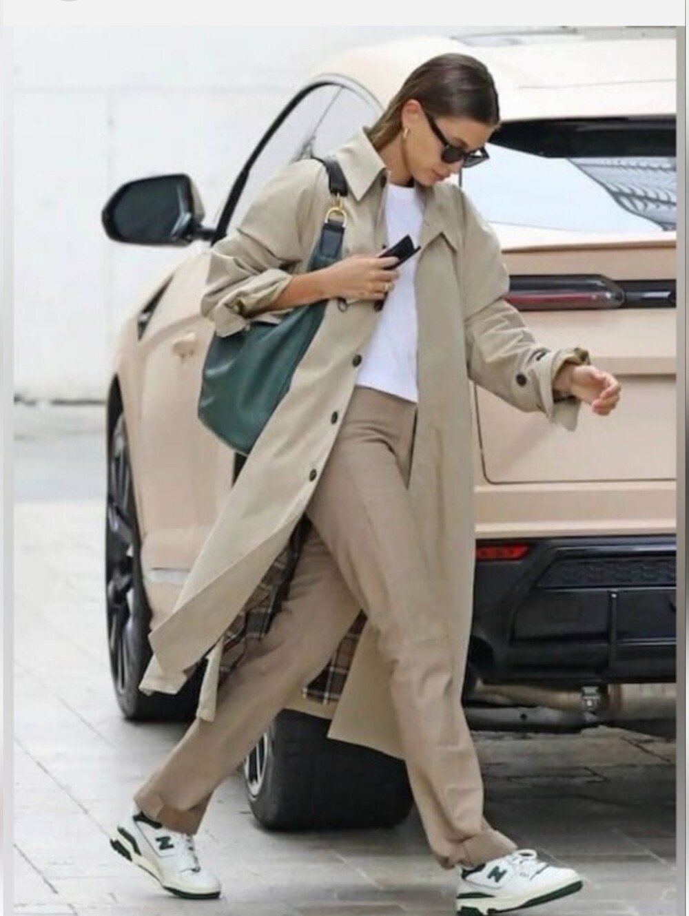 80s Oversized vintage lined trenchcoat. Buttons up.